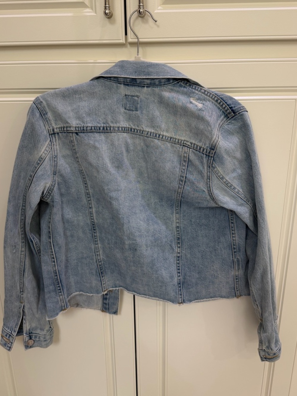 Gap Light Indigo Distressed Hem Jean Jacket Size S - Picture 2 of 6